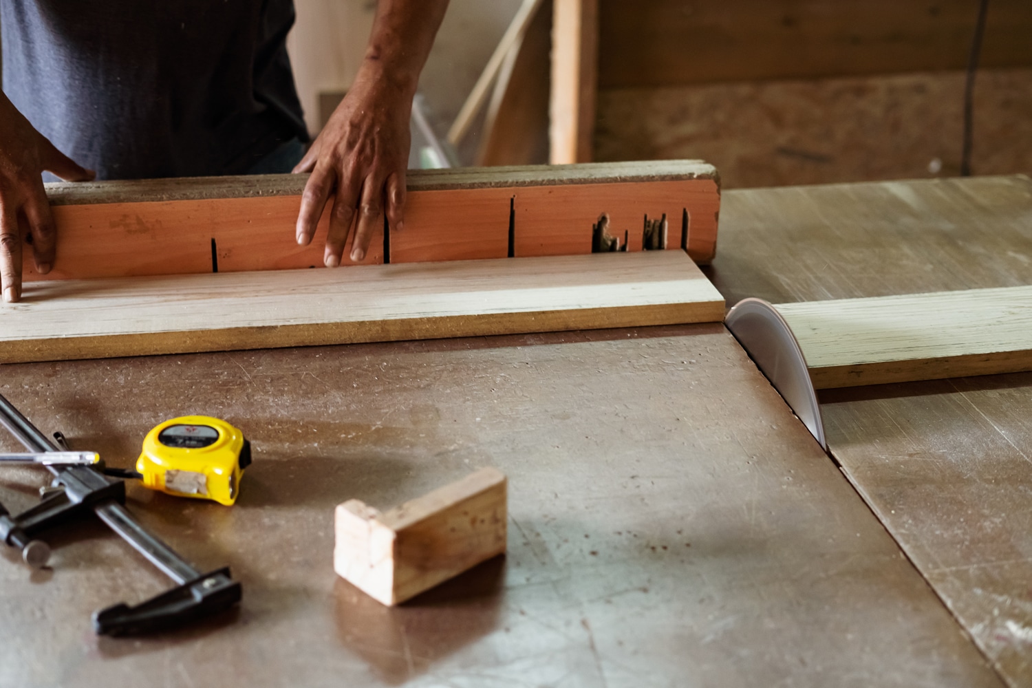 Snekker Romerike tilbyr skreddersydde løsninger og kvalitet for små og store prosjekter.